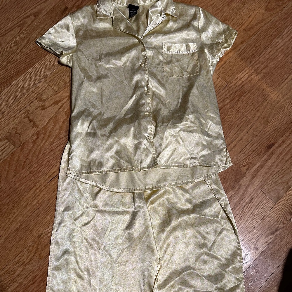 Secret Treasures Silky Pajamas. Size Small 4/6. Pale Yellow